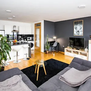  Apartman Hermes & 2 Free Garage Secured Parkings